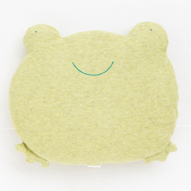 Y-1360 100% Organic Cotton Hugging Pillow Frog Frog Pillow Frog Made in Japan - เครื่องประดับ - ผ้าฝ้าย/ผ้าลินิน สีเขียว