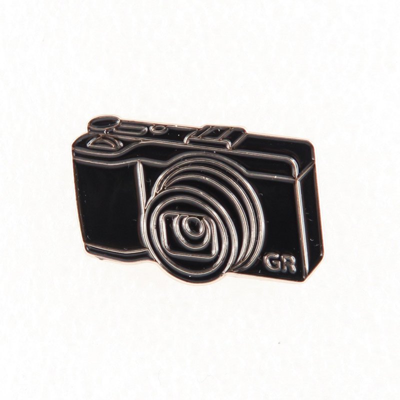 【刺別針】GR CLASSIC CAMERA GR風經典相機徽章 台灣設計 台灣製 - 胸針 - 其他金屬 黑色