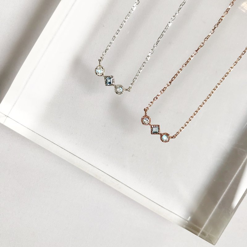 Three small gems rose gold clavicle necklace - สร้อยคอ - เครื่องเพชรพลอย สีทอง