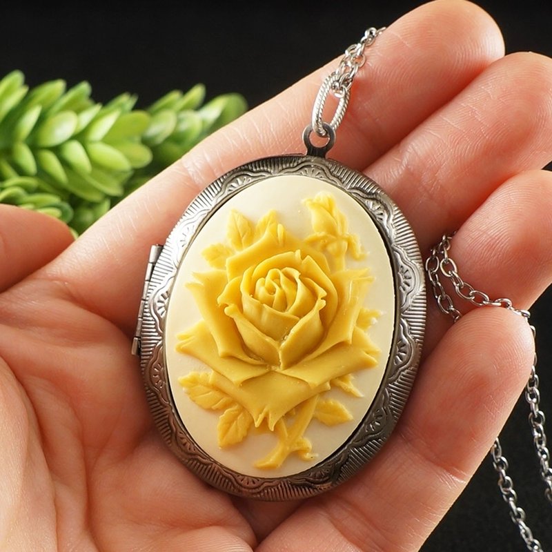 Yellow Tea Rose Cameo Oval Photo Locket Flower Floral Pendant Necklace Jewelry - สร้อยคอ - วัสดุอื่นๆ สีเหลือง