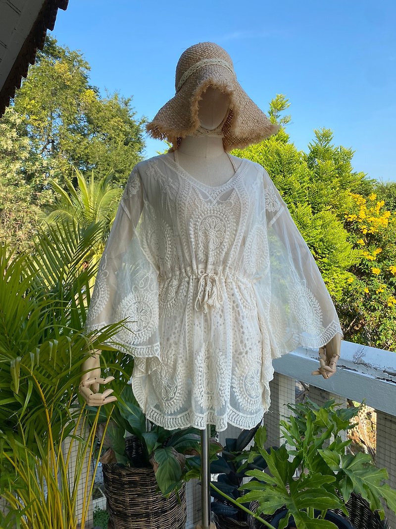 BikiniCover Oversize chiffon blouse with lace embroidery. - 女裝 上衣 - 棉．麻 白色