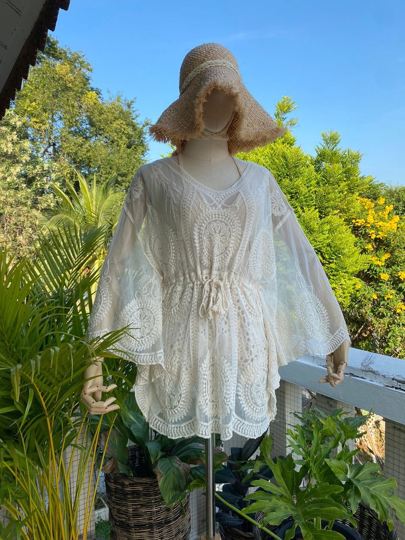 BikiniCover Oversize chiffon blouse with lace embroidery. - 女上衣/長袖上衣 - 棉．麻 白色