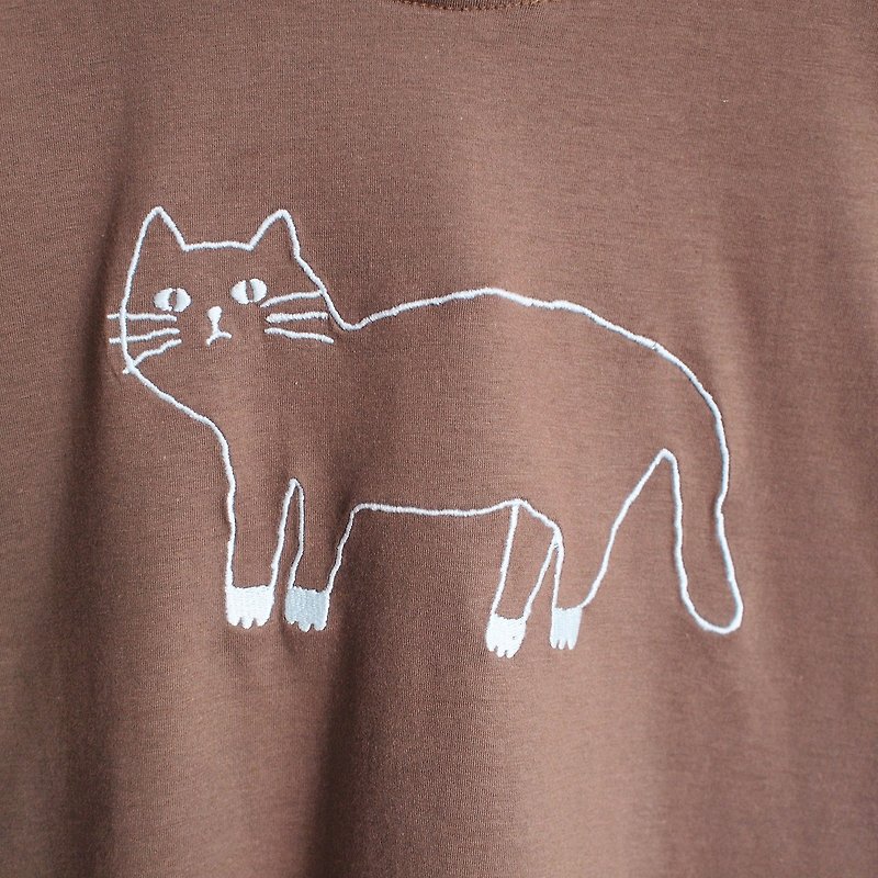 white socks cat t-shirt : brown - 女上衣/長袖上衣 - 棉．麻 咖啡色