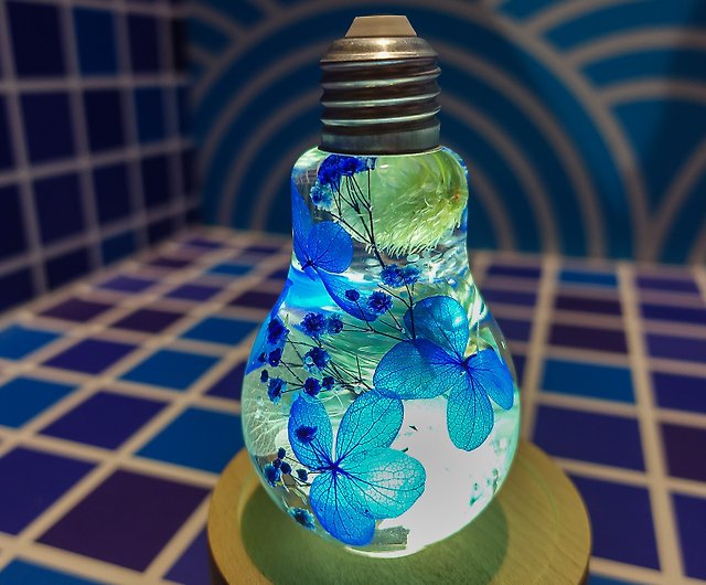Globe Amaranth Light Sculpture Real Flower Lamp Resin Lamp