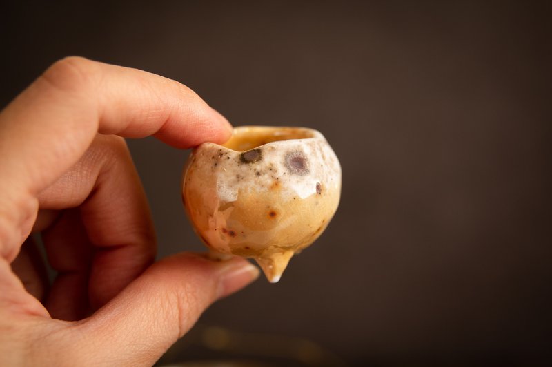 Hand-kneaded adzuki bean basin∣ Dots of starlight porcelain clay embryo∣ Bronze, pearl luster∣ Wood-fired Shino glaze - Pottery & Ceramics - Pottery 