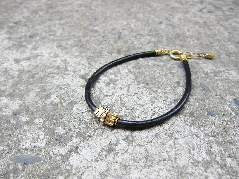 Handsome bracelet (geometric gear) - Bracelets - Genuine Leather Black