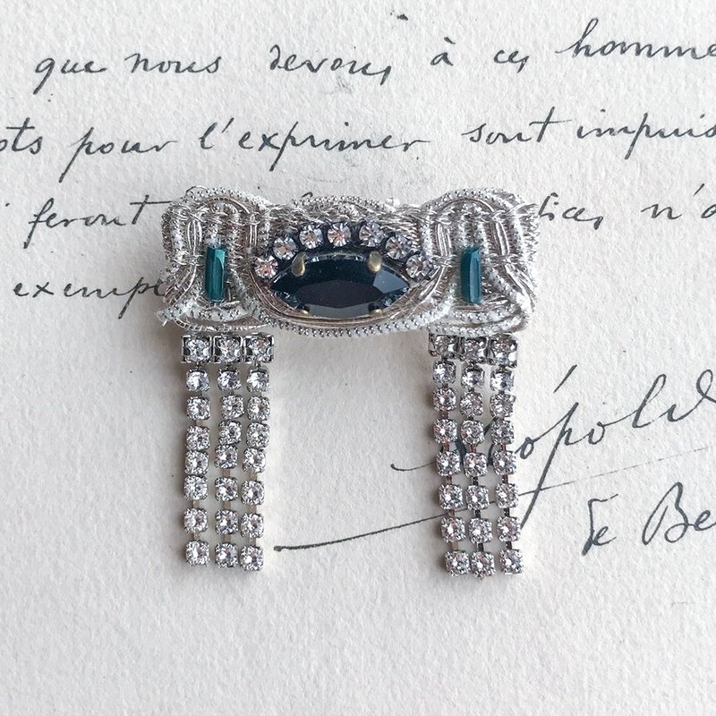 カーテンコール  Brooch silver rhinestone - 胸針 - 聚酯纖維 銀色