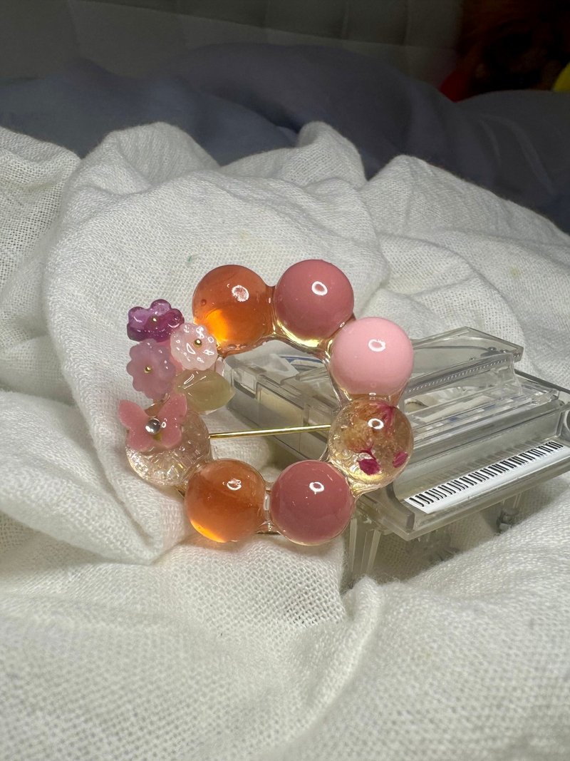 胸針系列 - 粉色小花圈胸針 - 胸針 - 樹脂 粉紅色