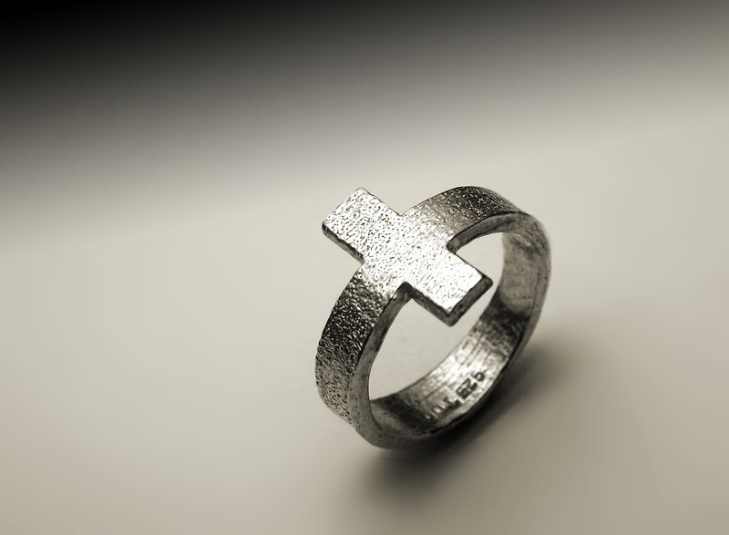 質感十字架銀戒指 - 戒指 - 其他金屬 銀色