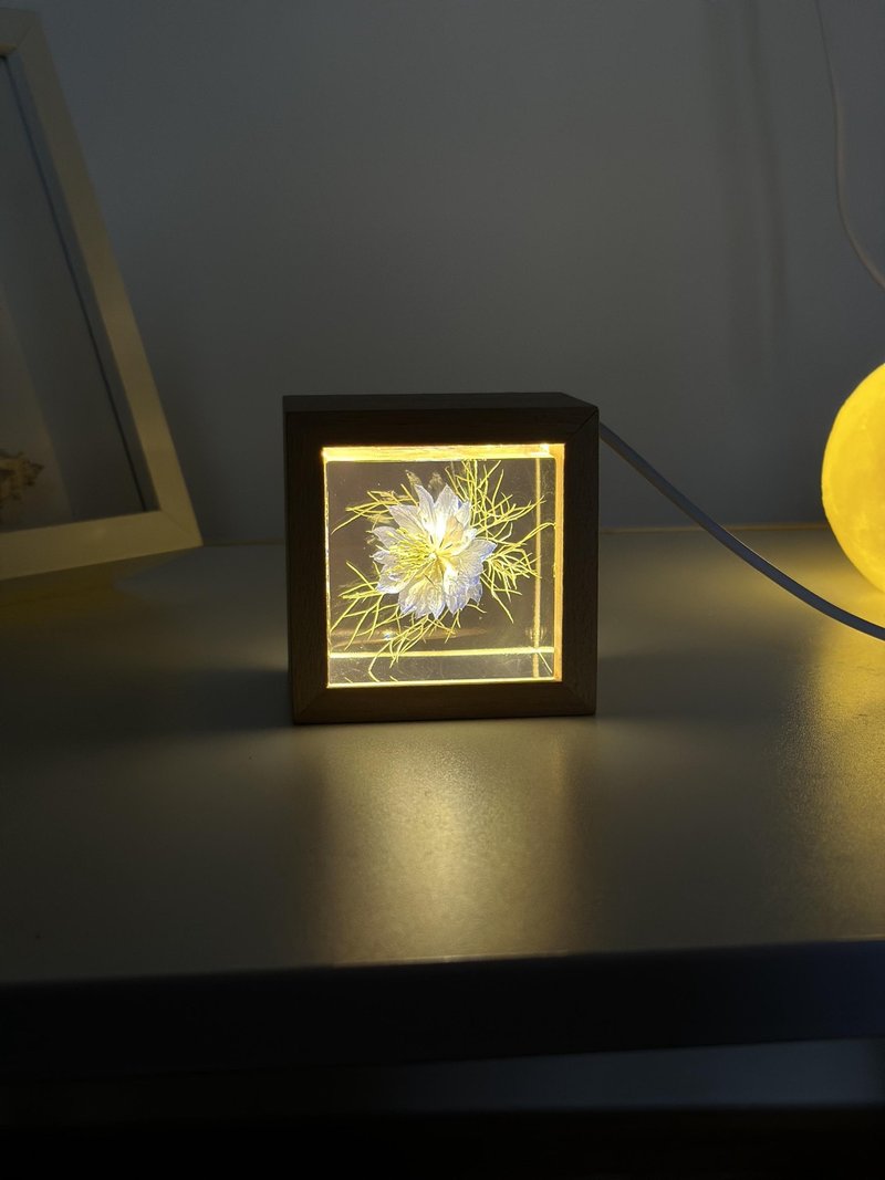 迷霧之愛|黑種草手作樹脂夜燈 - 擺飾/家飾品 - 樹脂 藍色