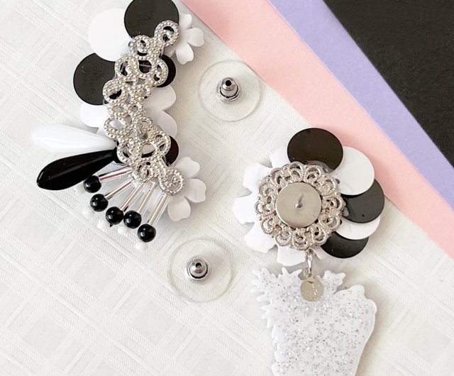 Panda-patterned flowers Moon-shaped earrings full of panda