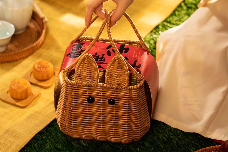 [Heguo] Mid-Autumn Festival Reunion Cute Bunny Rattan Basket Picnic Set (Dried Fruit Tea) - Dried Fruits - Wood Brown