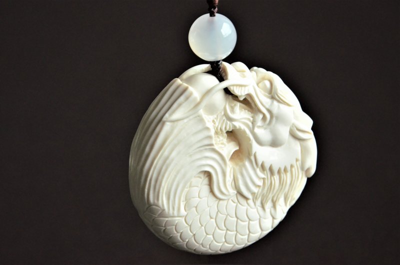 [Dragon Ball] Natural Siberian Mammoth Ivory Fossil Carving Lucky Dragon Spit Bead Lucky Sweater Chain - Necklaces - Gemstone 