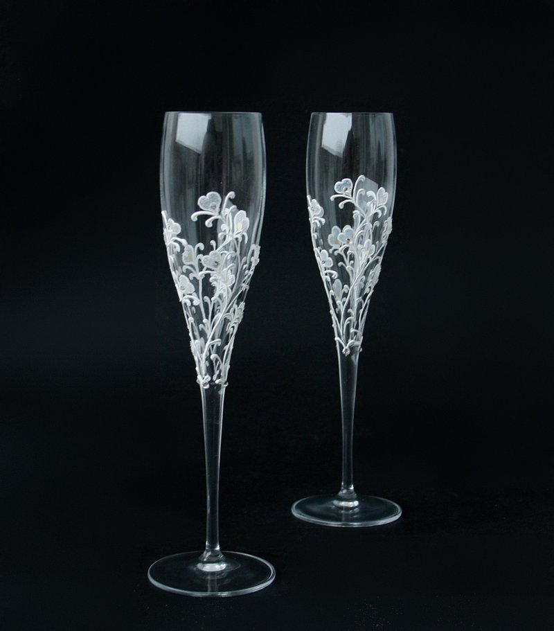 Wedding Glasses Crystal White Hearts Hand-painted set of 2 - 酒杯/酒器 - 玻璃 白色