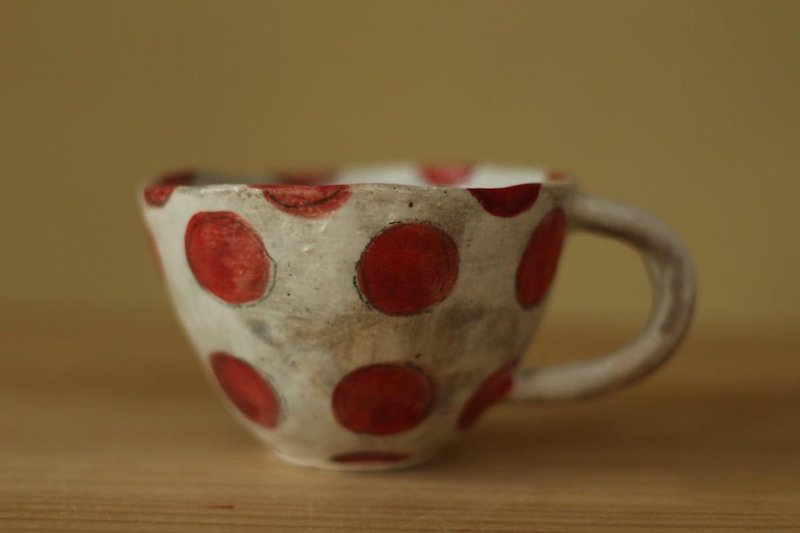 Cup of dusty hands with red dots. - Mugs - Pottery 