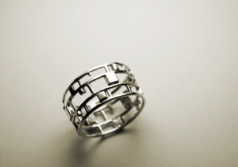 Small square hollow line Silver ring - แหวนทั่วไป - โลหะ สีเงิน
