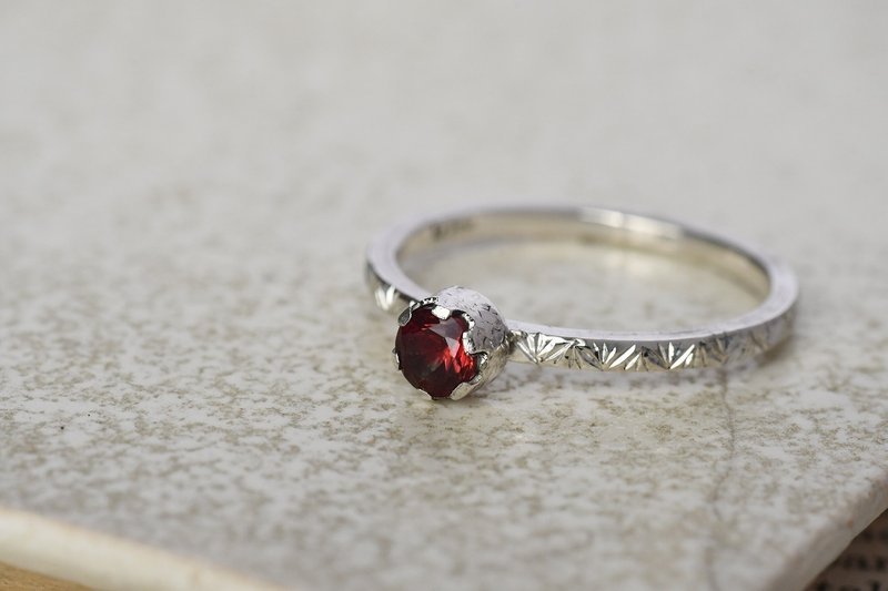 神聖物語 11 - 戒指 - 其他金屬 紅色