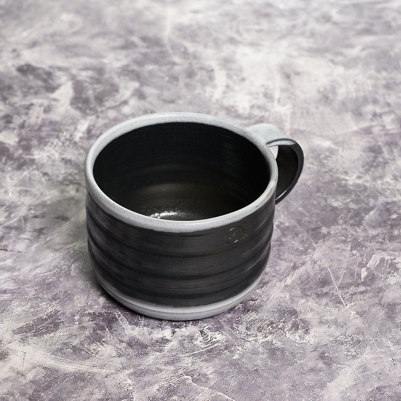 Layer Cup Bright Black - เซรามิก - ดินเผา สีดำ