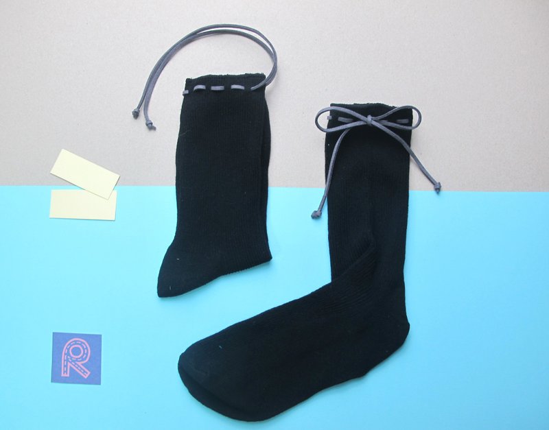 II Socks/文青款綁繩中統襪/百搭黑/接單訂製 - 襪子 - 棉．麻 黑色