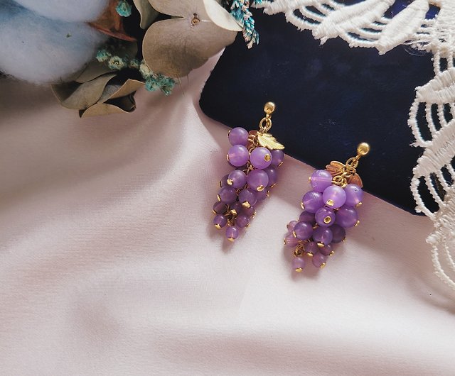 Vintage Purple Grape Earrings by Avon E23