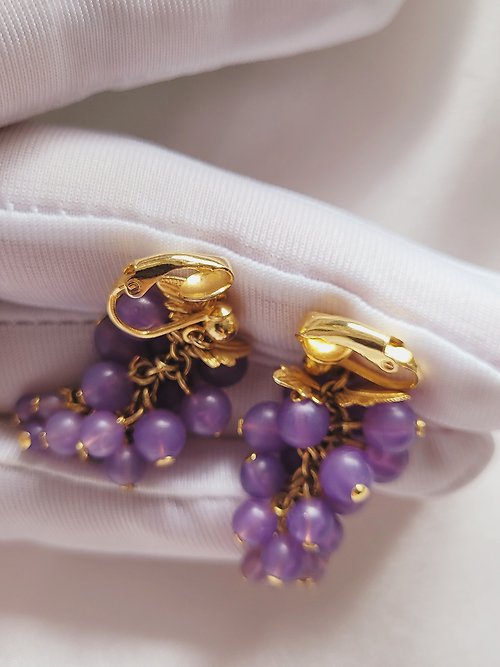 Vintage Purple Grape Earrings by Avon E23