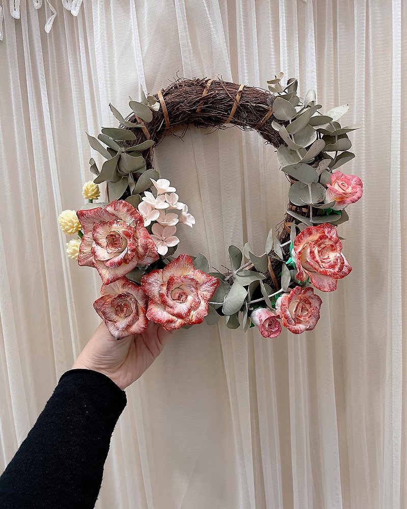 Handmade Clay Rose Wreath - ของวางตกแต่ง - ดินเหนียว 