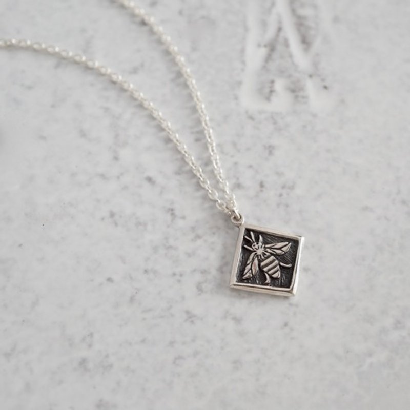 Bee pendant [P085SV40cm] - 項鍊 - 其他金屬 