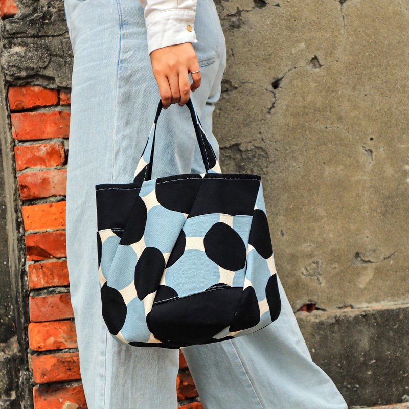 Hot air balloon shape handbag - sky blue (large) - กระเป๋าถือ - ผ้าฝ้าย/ผ้าลินิน สีน้ำเงิน