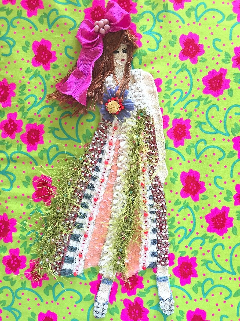 Une robe d'été   サマードレスを着た女性   刺繍 ビーズ アート カラフル  - その他 - 刺しゅう糸 多色