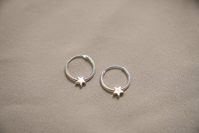 SV925 Tiny Star Hoop Earrings, Cartilage, Tragus, Helix ,Second hole - ต่างหู - เงินแท้ สีเงิน