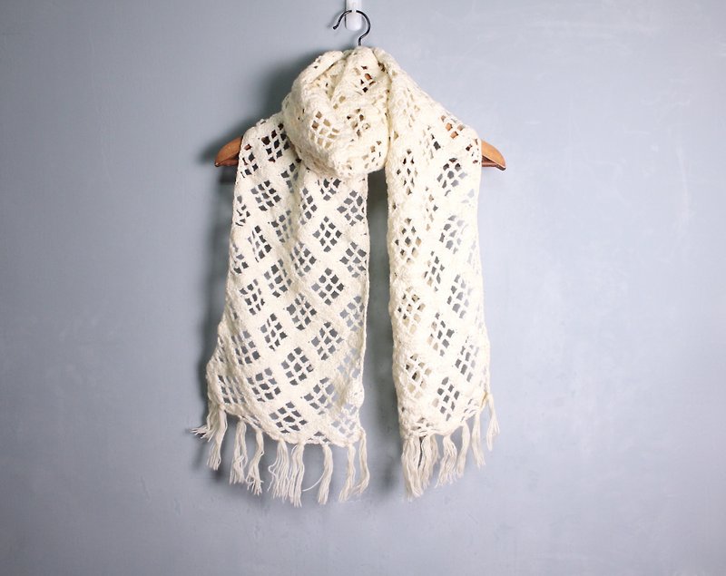 FOAK vintage off-white diamond checkout crocheted scarf - ผ้าพันคอถัก - วัสดุอื่นๆ 