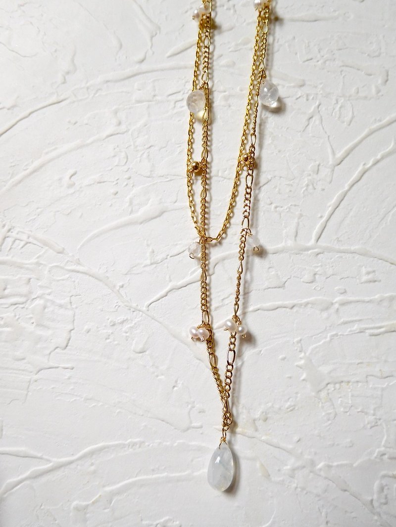 Temperament fake double-layer pendant moonstone pearl long chain - สร้อยคอ - วัสดุอื่นๆ สีทอง