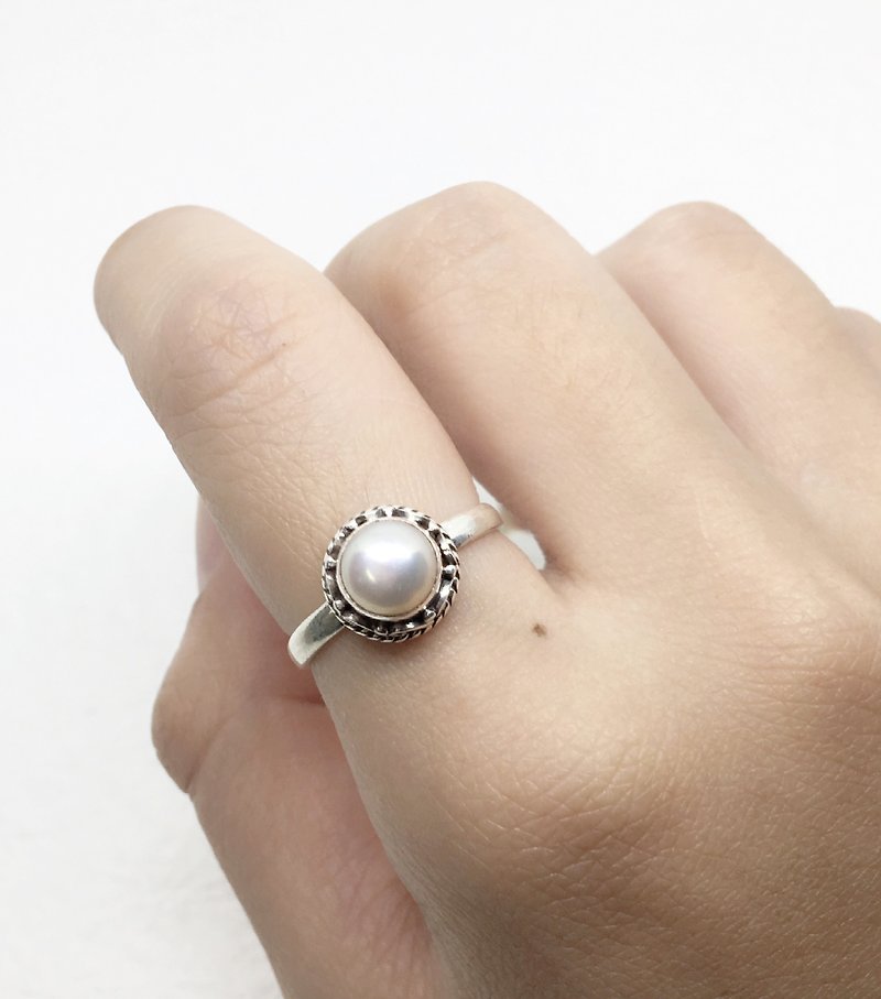 珍珠925純銀異國設計戒指 尼泊爾手工鑲嵌製作(款式2) - 戒指 - 寶石 銀色