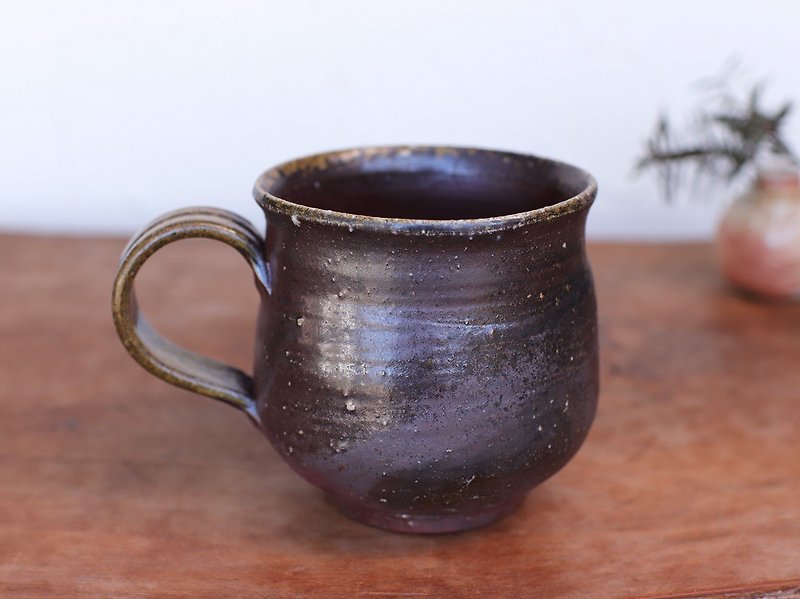 Bizen ware coffee cup (large) black eye c7-025 - Mugs - Pottery Brown