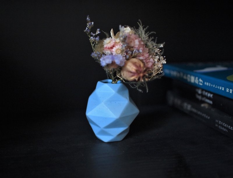 origami vase for one flower blue - เซรามิก - ดินเผา สีน้ำเงิน