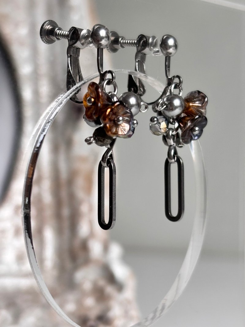 Flower Crystal Flower Earrings (Rust) Stainless Steel Earrings Ear Hooks/ Clip-On - สร้อยคอ - สแตนเลส 