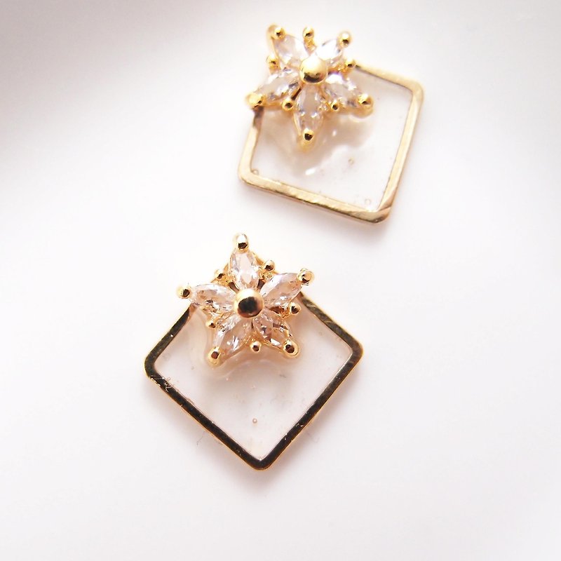 Snowflake - Painless U-shaped Clip-On Stainless Steel ear needle Silicone ear needle Christmas - Earrings & Clip-ons - Gemstone Gold