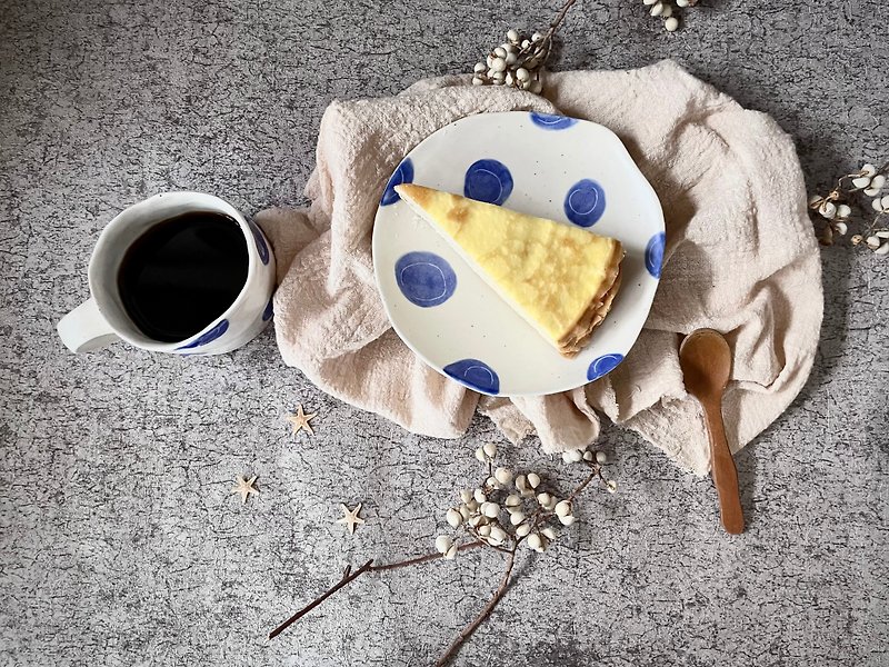 Blue polka dot high-foot snack plate - จานและถาด - เครื่องลายคราม ขาว