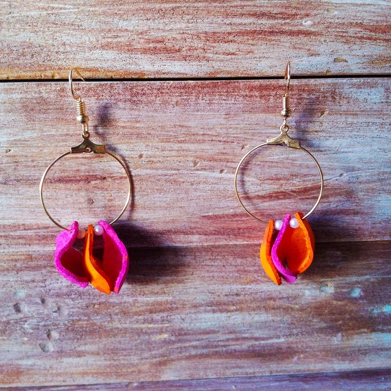 Petal earrings orange pink pearl large round can be modified clip-on leather Kai handmade leather - Earrings & Clip-ons - Genuine Leather Orange