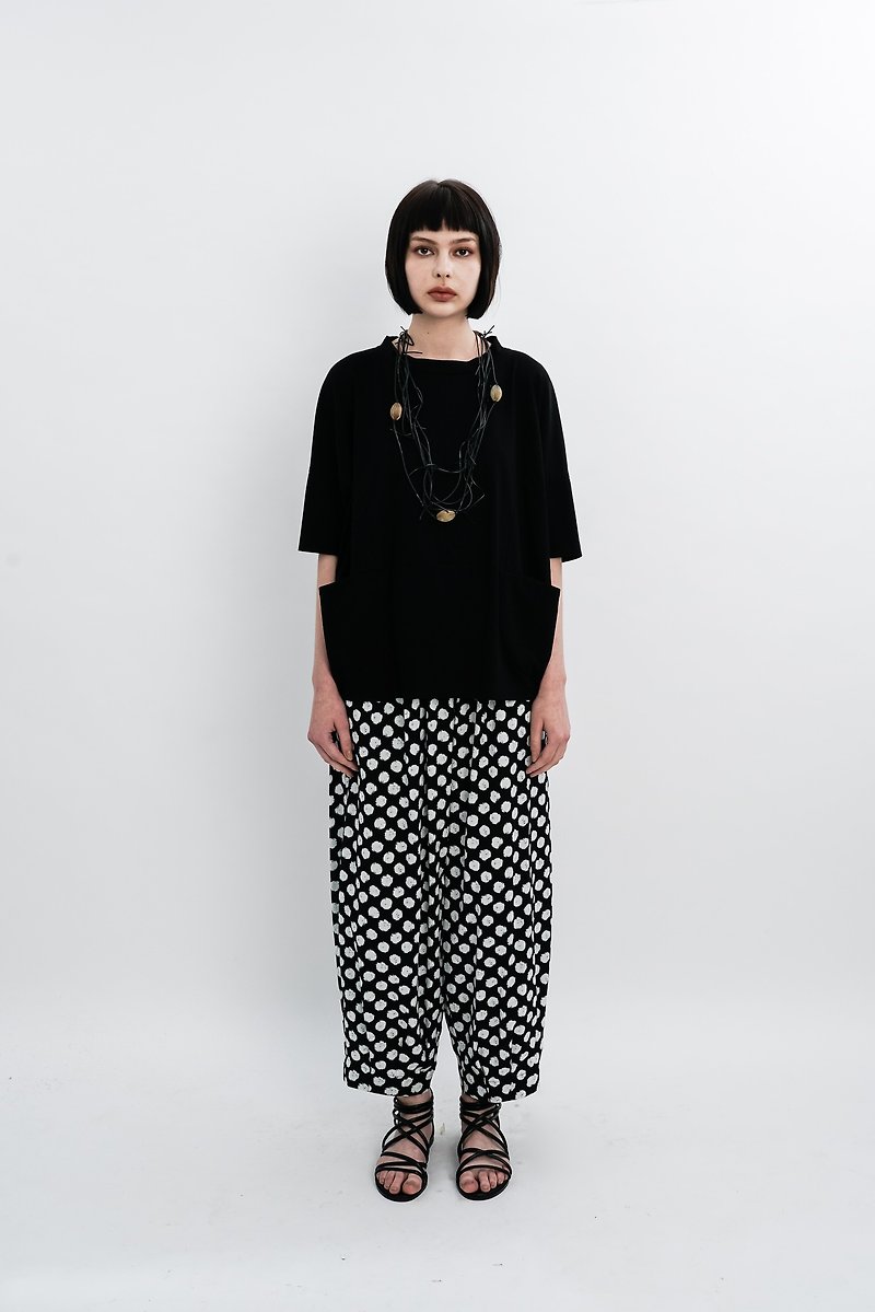 Stand-up collar and drop shoulder pockets. Black stretch cotton top. Spring Summer | Ysanne - Women's Tops - Cotton & Hemp Black