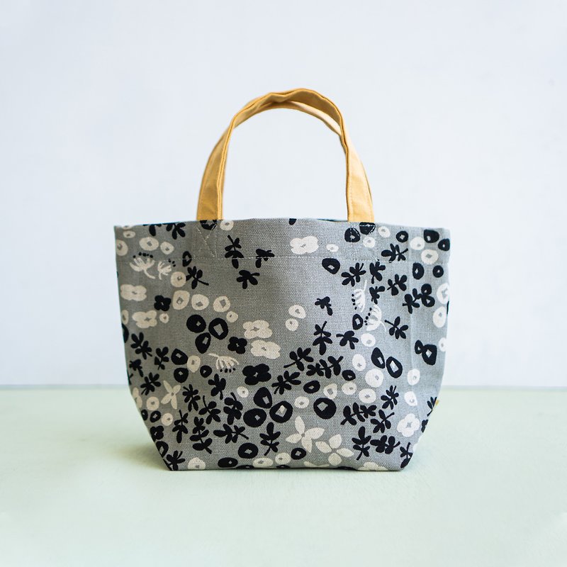Please confirm the floral fabric before placing an order for the classic handbag - กระเป๋าถือ - ผ้าฝ้าย/ผ้าลินิน หลากหลายสี