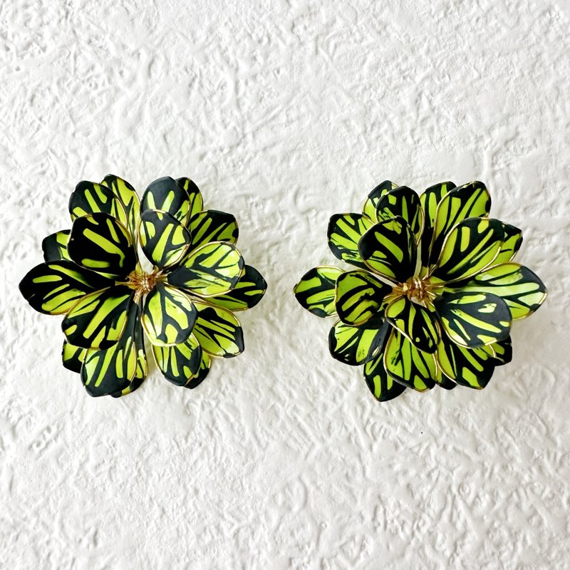 Flower-inspired wire accessories - Earrings & Clip-ons - Other Metals 