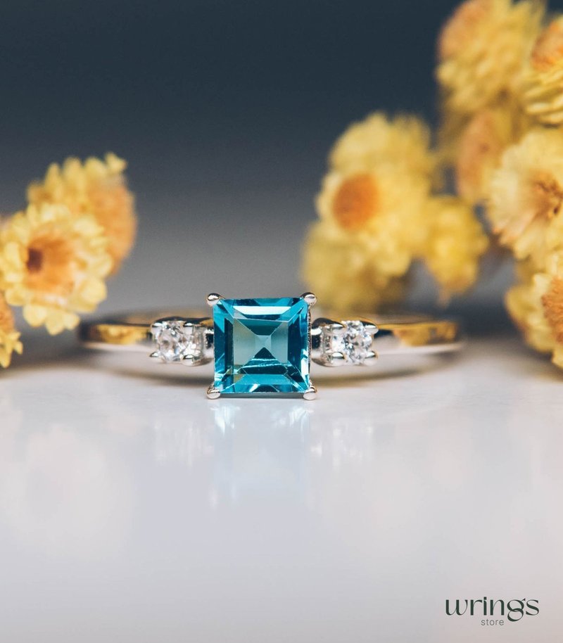 Three Stone Engagement Ring Square Blue Topaz & White CZ Diamond Side Stones - แหวนทั่วไป - เงินแท้ สีน้ำเงิน