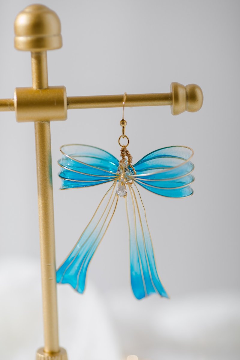 巴黎女伶蝴蝶結-漸層藍 - 耳環/耳夾 - 塑膠 藍色