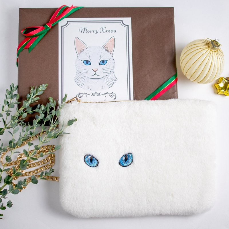 White cat shoulder bag with Christmas wrapping, cat eye embroidery and faux fur - กระเป๋าแมสเซนเจอร์ - อะคริลิค ขาว