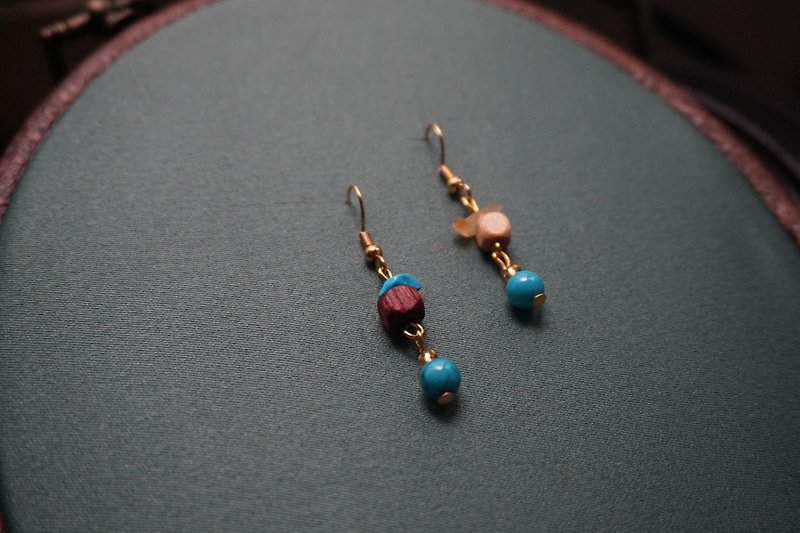 手工幸運耳環 | 雨天的海(一對) - Earrings & Clip-ons - Gemstone Blue
