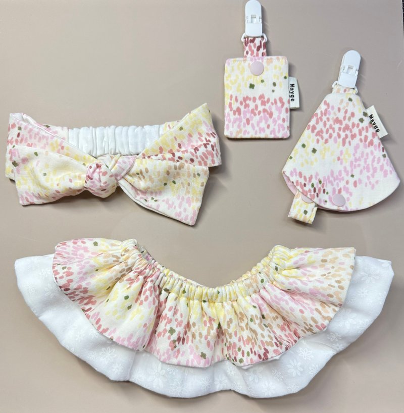 Maygo.bib.粉嫩花點彌月禮盒、雙面兜、雙層荷葉兜、平安符袋 - 彌月禮盒 - 棉．麻 