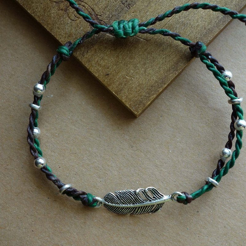 ~ M ~ + Bear feather forest / Brazilian wax cord / silver / weave bracelet / 925 silver bracelet / (with next to no beads) - สร้อยข้อมือ - โลหะ สีเขียว