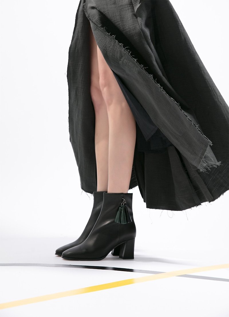 Any match with tassel color short tube thick heel boots black - รองเท้าบูทสั้นผู้หญิง - หนังแท้ สีดำ