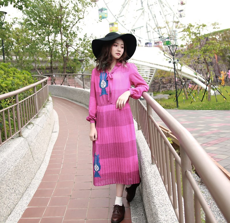 Back to Green::絲質洋裝 葡萄色百折 天藍大鐘 vintage dress (OPD-03) - 洋裝/連身裙 - 絲．絹 紫色